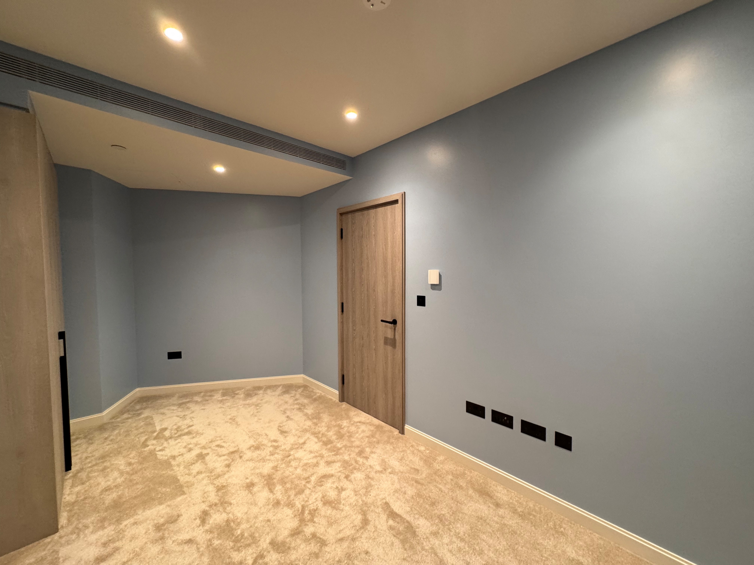 Private Studio – Contemporary Finish — London