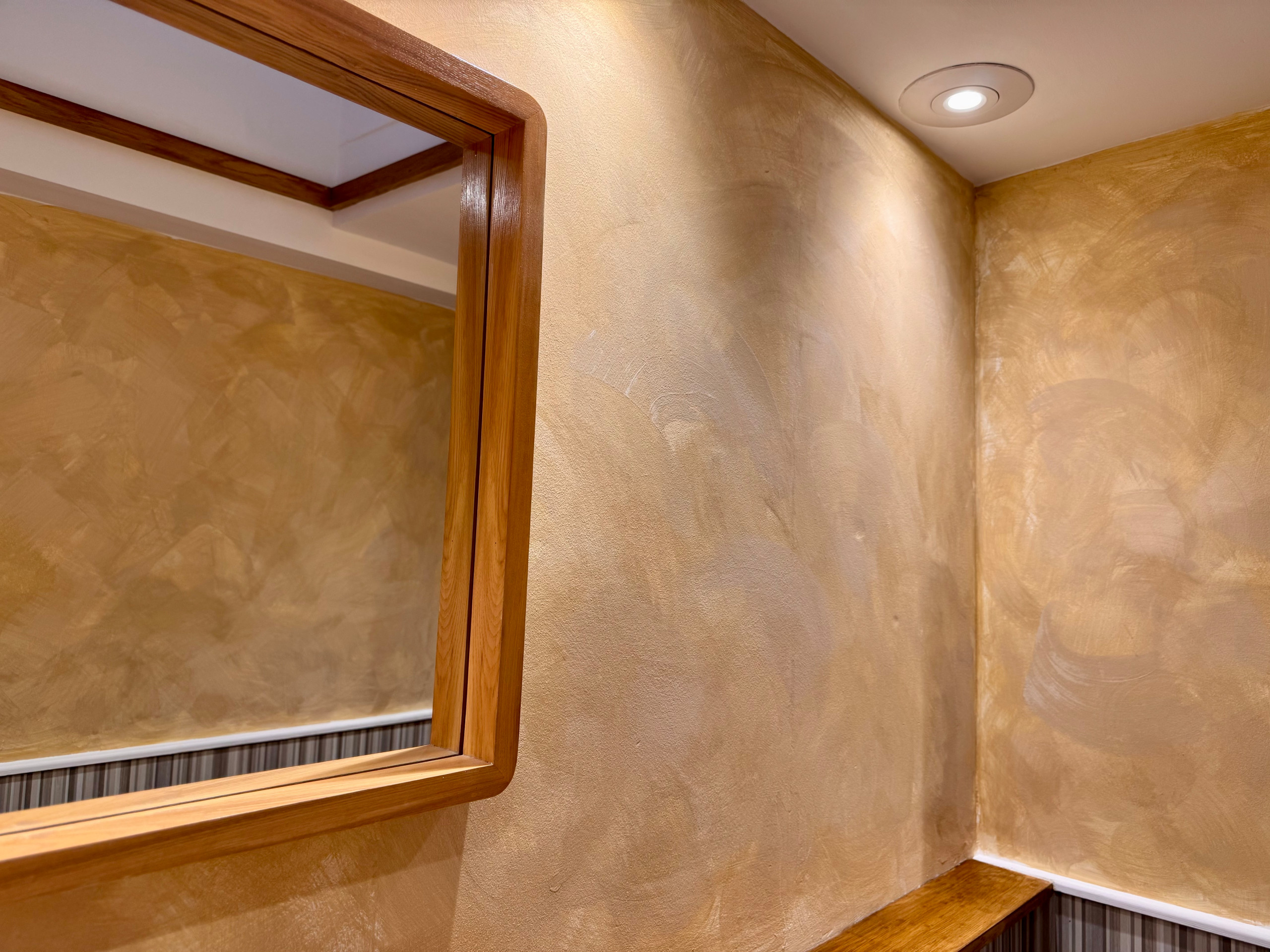 "Zayna" Indian Restaurant — Interior Redecoration & Lime Wash — image 4